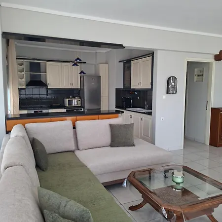 Golden Kalamaria Apartment *