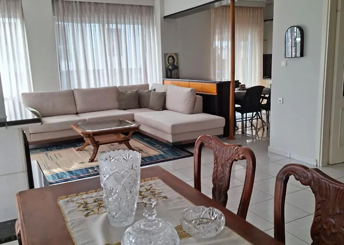 Golden Kalamaria Apartment